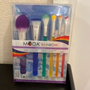 MODA RAINBOW bold and bright brushes .